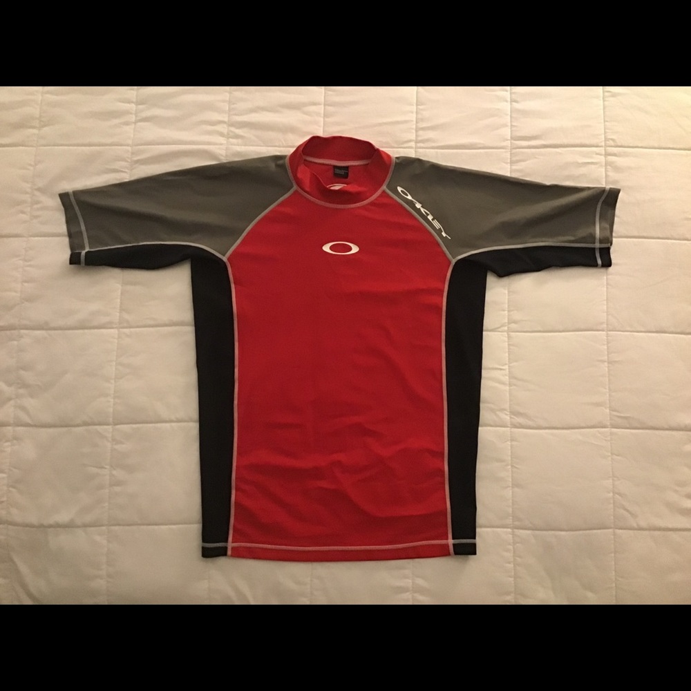 Oakley Surf Rash Guard